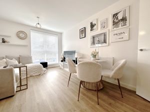 Lounge/Diner- click for photo gallery